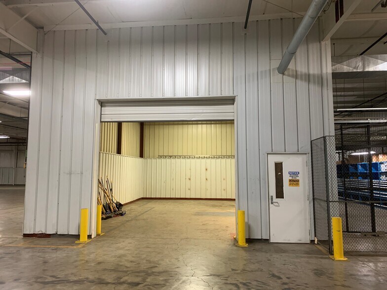 More Photos Of 400 Shotwell Dr, Franklin Warehouse For Lease