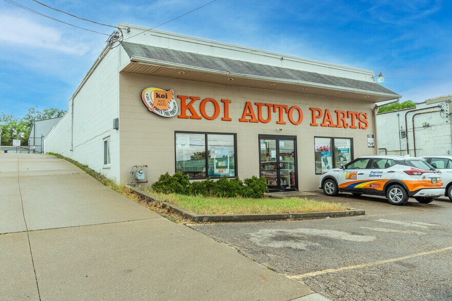 Primary Photo Of 5101 Crookshank Rd, Cincinnati Freestanding For Sale