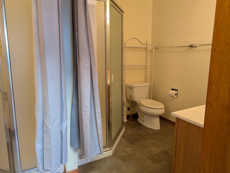 More Photos Of 306 Nordic dr, Petersburg Freestanding For Sale