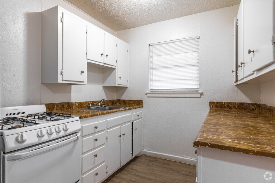 More Photos Of 2301 50th St, Lubbock Apartments For Sale