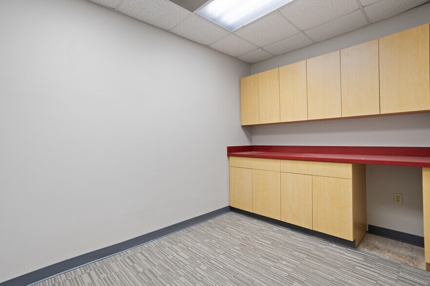 More Photos Of 282 Lameuse St, Biloxi Office For Sale