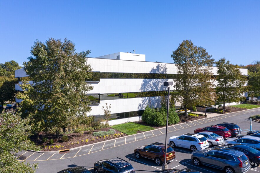 More Photos Of 75 Livingston Ave, Roseland Office For Lease