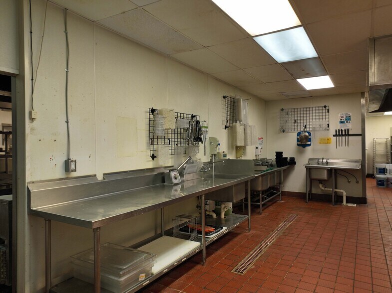 More Photos Of 5195 Fernandina Rd, Harbison Restaurant For Sale