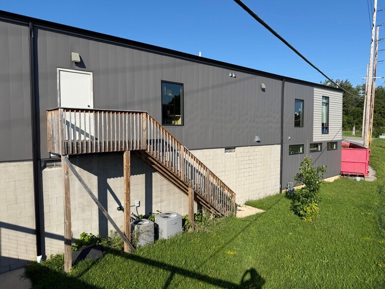 More Photos Of 451 Washington St, Valparaiso Flex For Sale