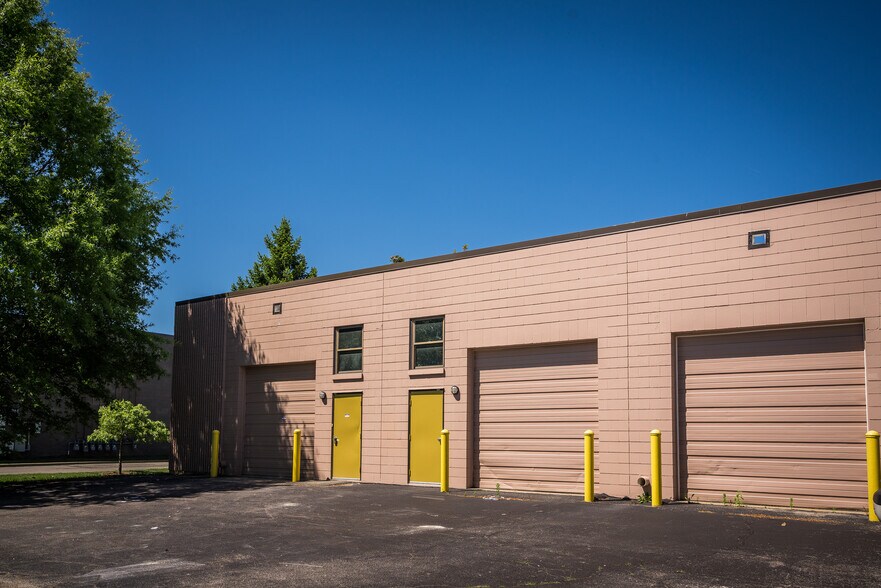 More Photos Of 11400 Decimal Dr, Louisville Light Distribution For Lease