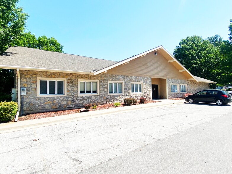 Primary Photo Of 9200 Glenwood St, Overland Park Office For Lease