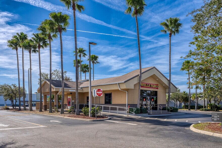More Photos Of 3904 W Hillsborough Ave, Tampa Unknown For Lease