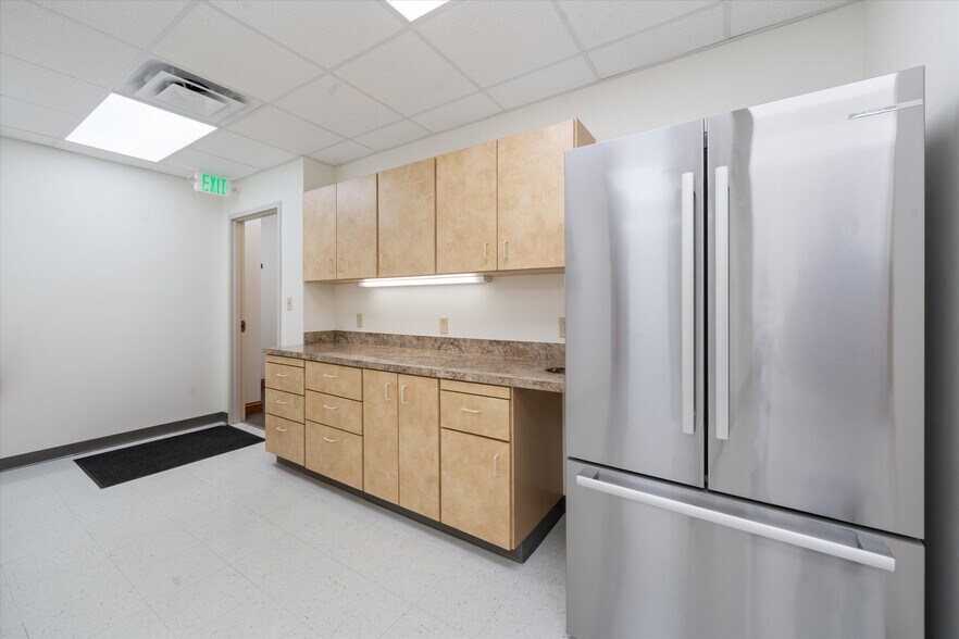 More Photos Of 114 Parliament Dr, Maryville Medical For Sale