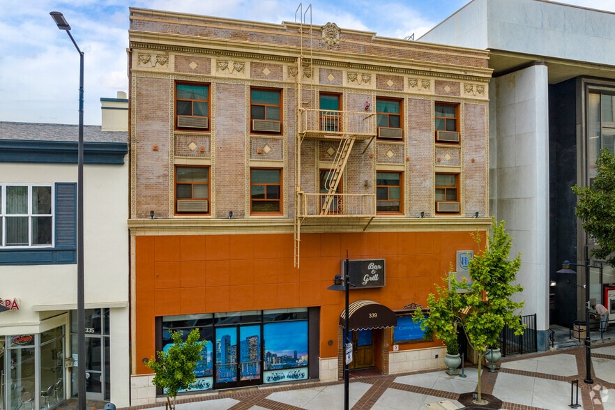 More Photos Of 337-339 1/2 N Brand Blvd, Glendale Storefront For Lease