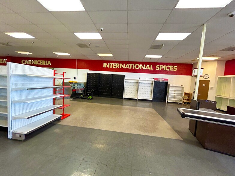 More Photos Of 12160-12192 Hesperia Rd, Victorville Convenience Store For Lease