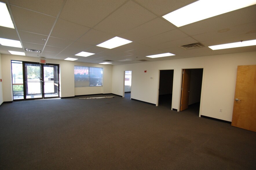 More Photos Of 1 Broad Ave, Fairview Warehouse For Lease