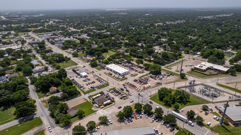 More Photos Of 308 W Avenue B, Garland Auto Repair For Sale