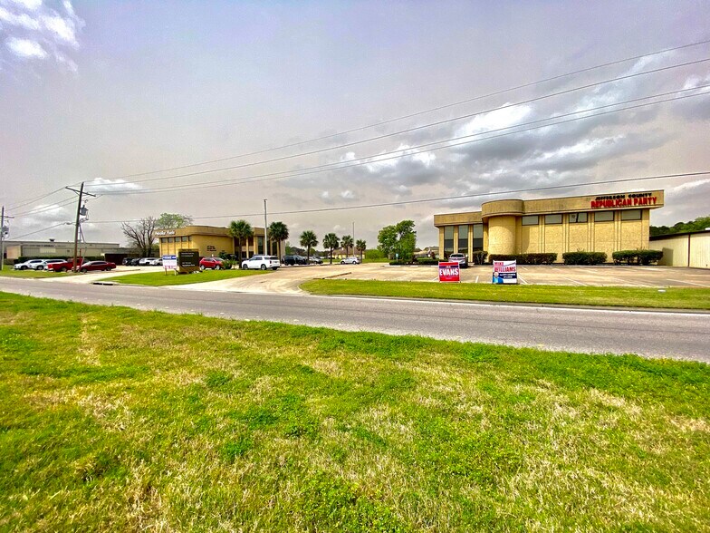 More Photos Of 1844 & 1846 Interstate 10 S, Beaumont Medical For Sale