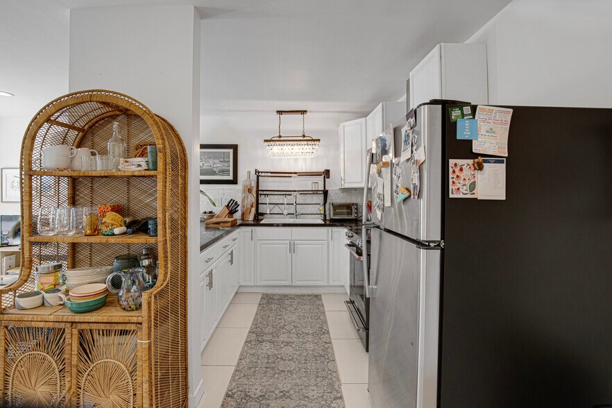 More Photos Of 1959 Grace Ave, Los Angeles Apartments For Sale