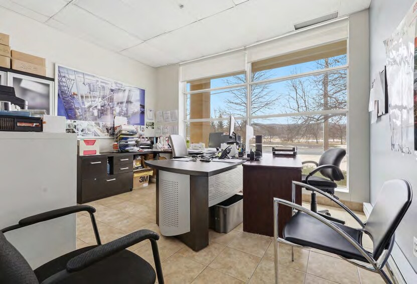 More Photos Of 2090 Rue Bombardier, Ste-Julie Warehouse For Sale