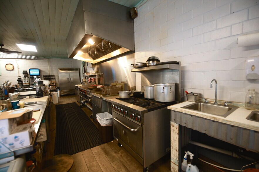 More Photos Of 15745 TX-204, Cushing Specialty For Sale