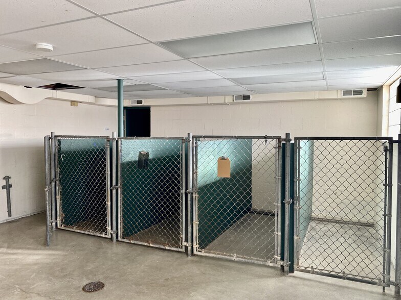 More Photos Of 3805 S Kinnickinnic Ave, Milwaukee Office Residential For Lease