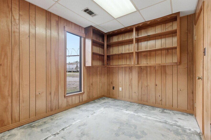 More Photos Of 197 S Redmond Rd, Jacksonville Warehouse For Sale