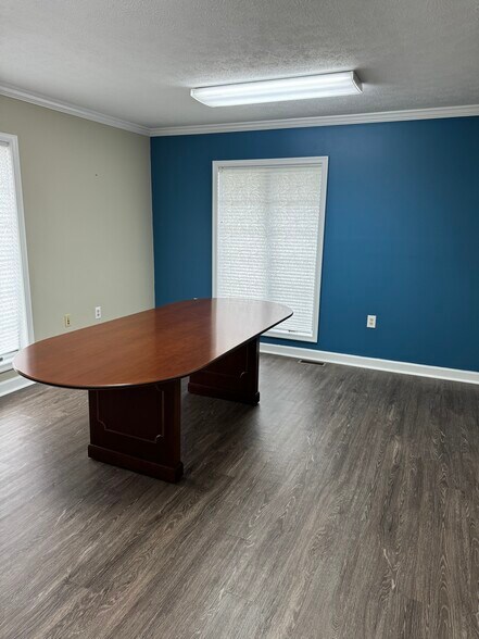 More Photos Of 1031 S Main St, Woodstock Medical For Sale