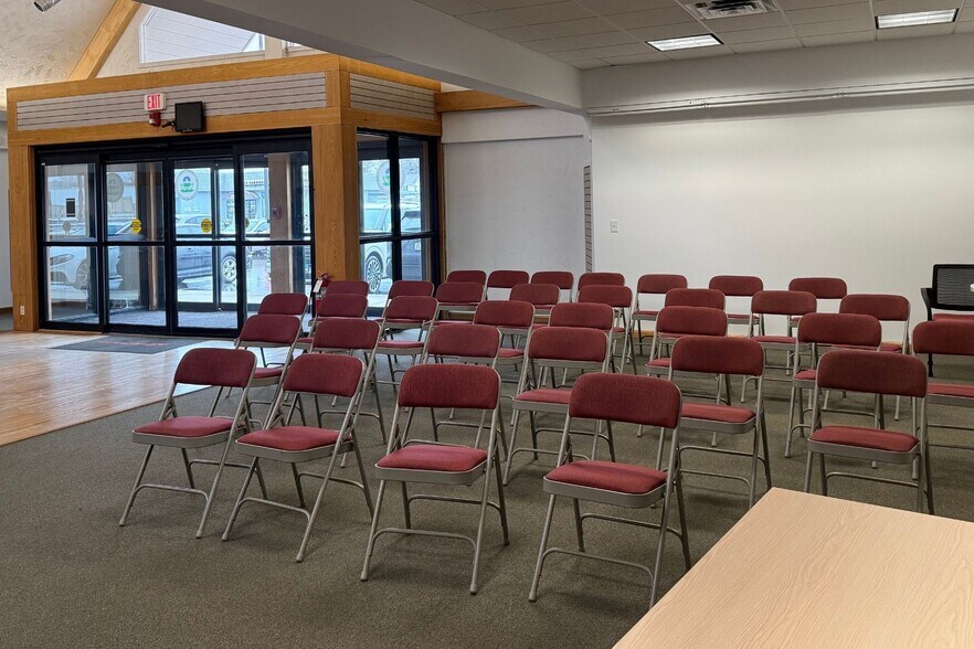 More Photos Of 300 Ferry Blvd, Stratford Freestanding For Lease