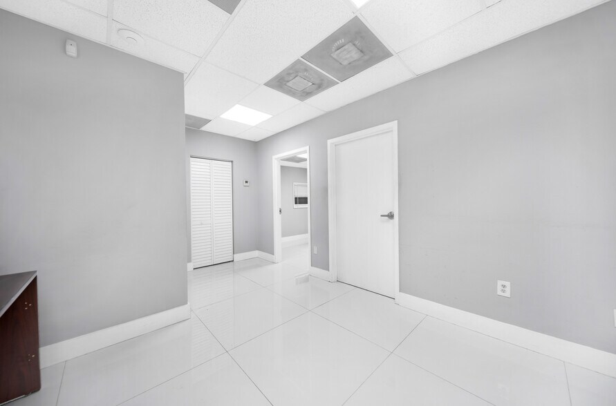 More Photos Of 7901-8195 NW 67th St, Miami Warehouse For Lease