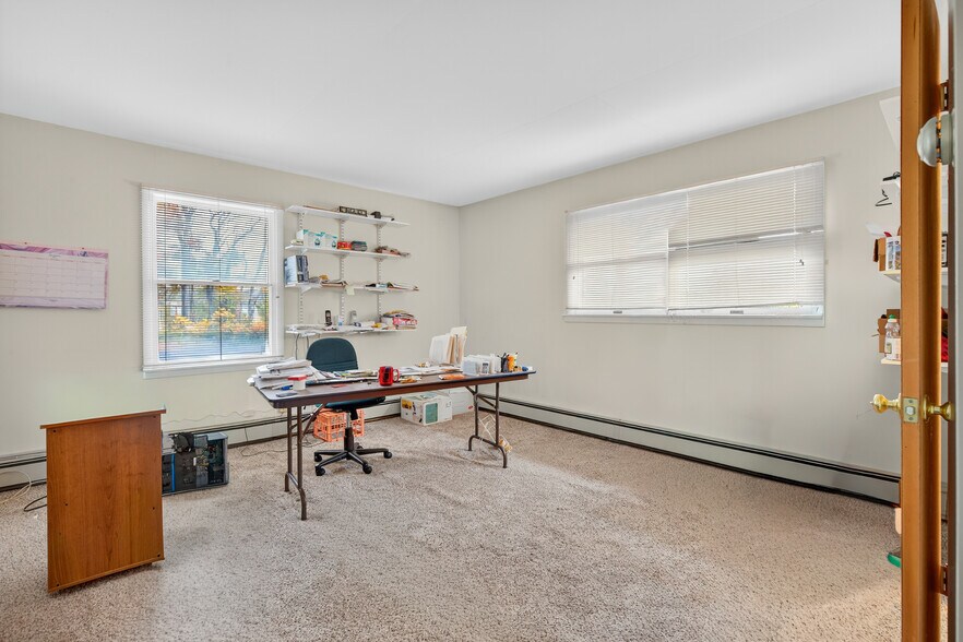 More Photos Of 202 Woodland Dr, Lincroft Veterinarian Kennel For Sale