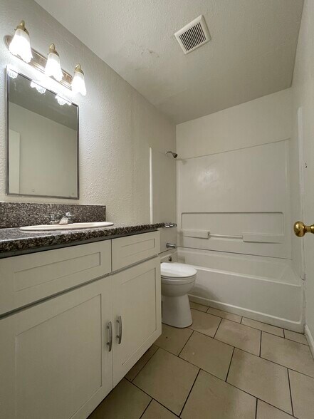 More Photos Of 4421 E Hedges Ave, Fresno Apartments For Sale