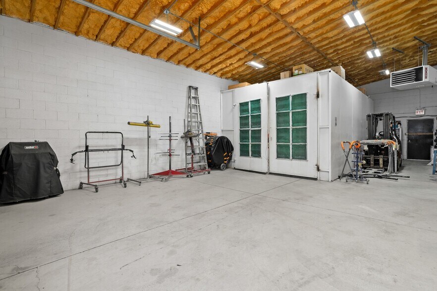 More Photos Of 5512 W 79th St, Burbank Storefront Retail Residential For Sale