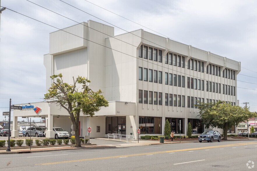 More Photos Of 300 Merrick Rd, Lynbrook Medical For Lease