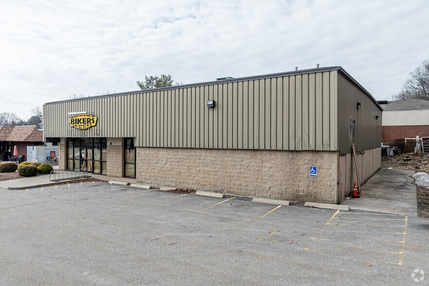 More Photos Of 427 Winsted Rd, Torrington Freestanding For Lease