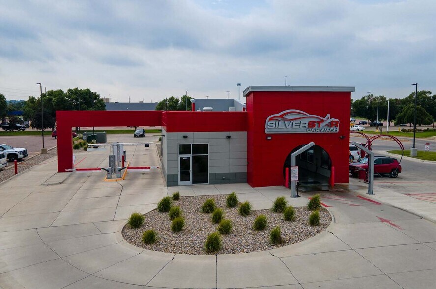 Primary Photo Of 4200 S York St, Sioux City Carwash For Sale