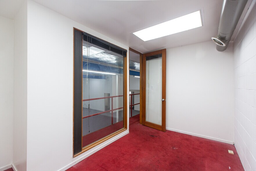 More Photos Of 1248 S Fairfax Ave, Los Angeles Light Manufacturing For Sale