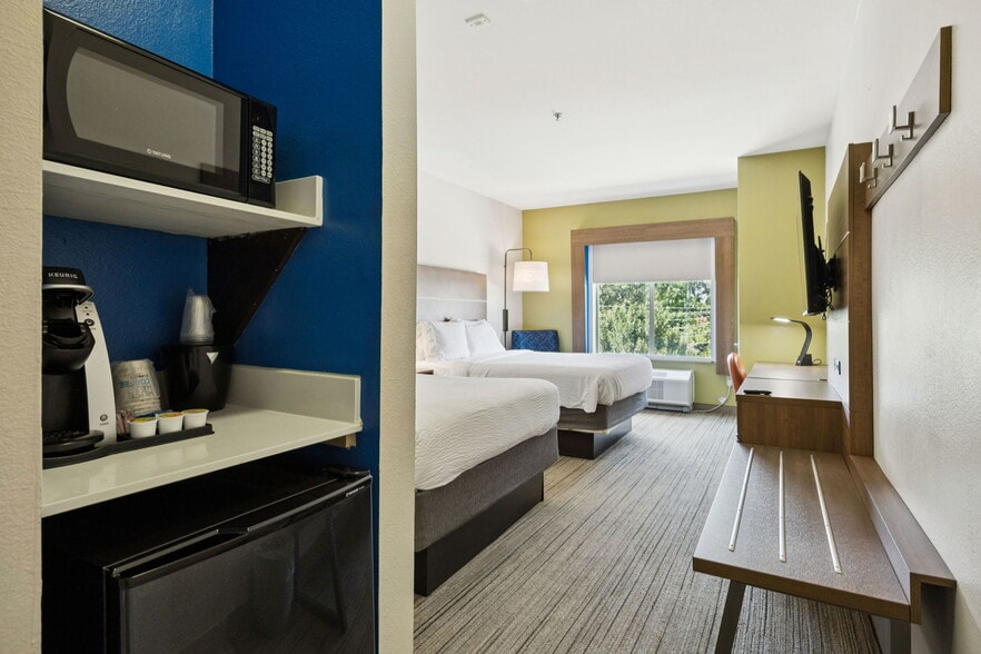 More Photos Of 8703 E R L Thornton Fwy, Dallas Hotel For Sale