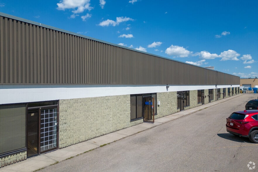 More Photos Of 2928 18th St NE, Calgary Warehouse For Lease