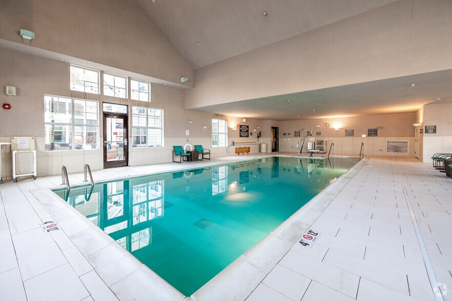 More Photos Of 4600 53rd St, Moline Hotel For Sale