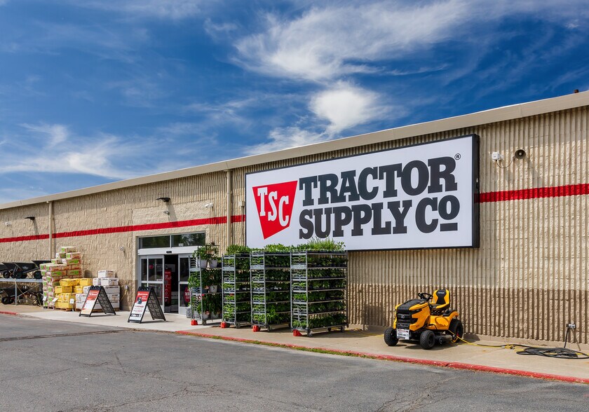 Primary Photo Of 2024 US Hwy 2 E, Kalispell Garden Center For Sale