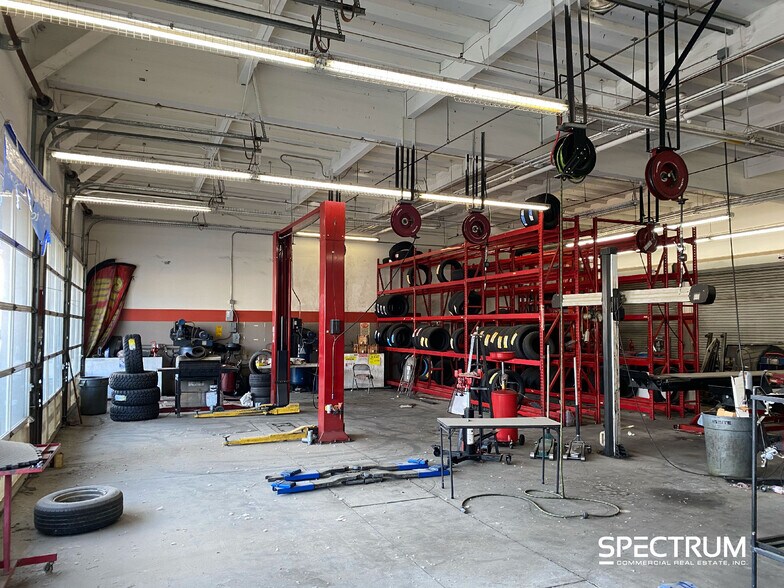 More Photos Of 23510 Valencia Blvd, Valencia Storefront For Lease