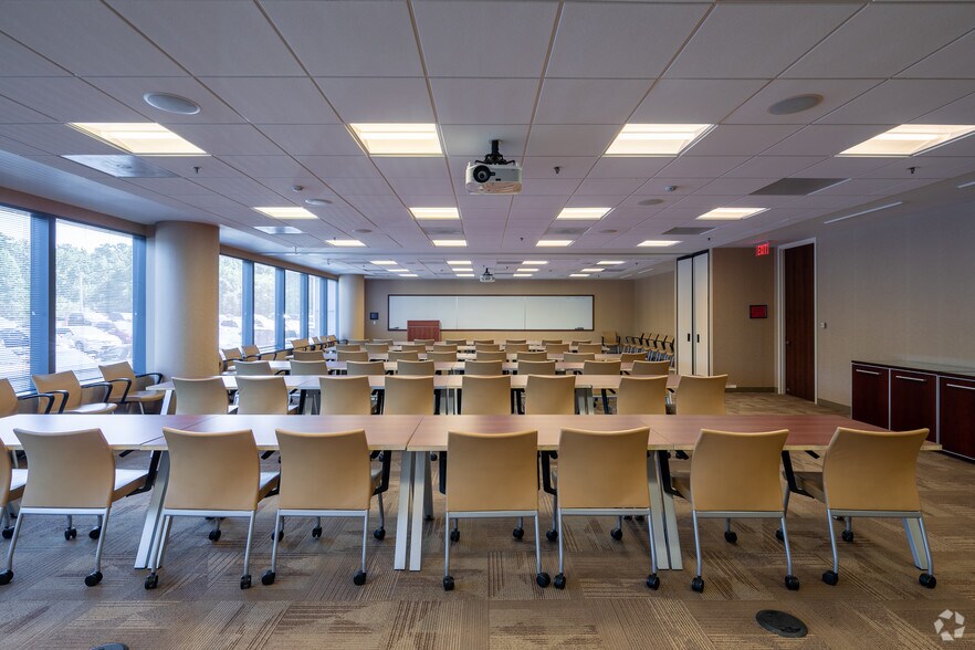 More Photos Of 3200 Windy Hill Rd SE, Atlanta Office For Lease