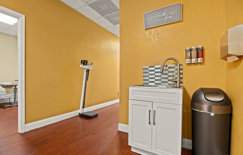 More Photos Of 3239 Old Winter Garden Rd, Orlando Flex For Sale