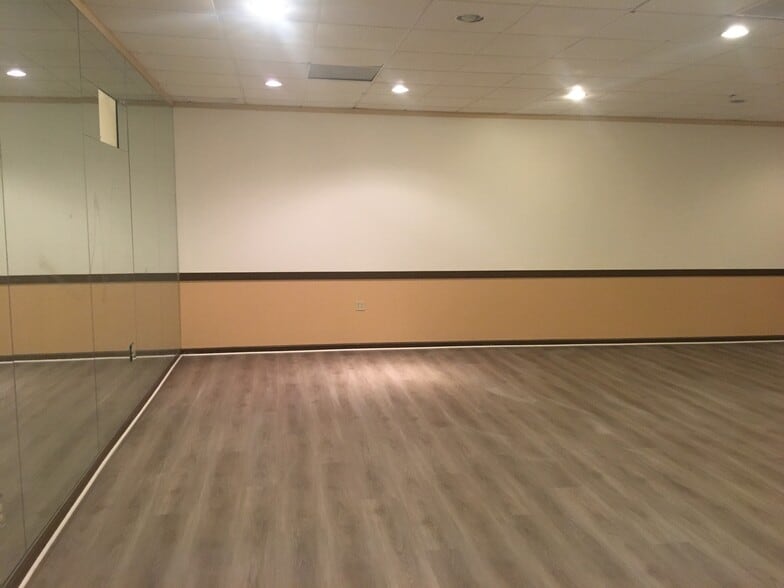 More Photos Of 1088-1090 N Allen Ave, Pasadena Storefront For Lease