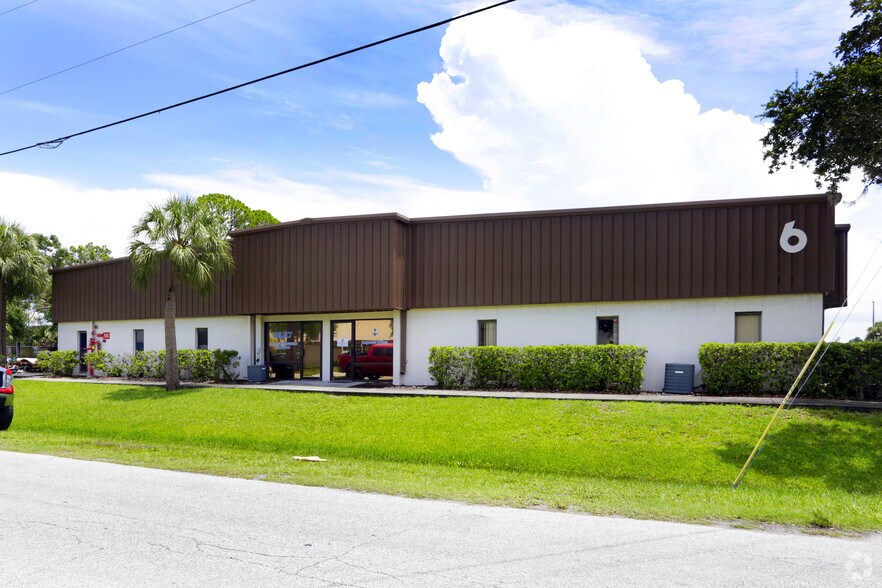 More Photos Of 109-111 Dunbar Ave, Oldsmar Warehouse For Lease