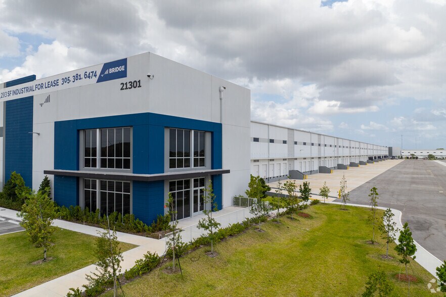 More Photos Of 21301 NW 47th Ave, Miami Gardens Warehouse For Lease