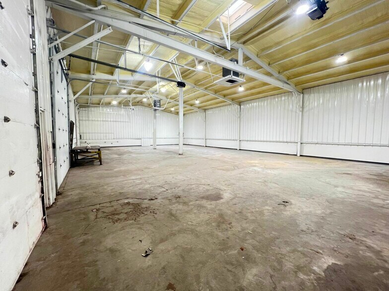 More Photos Of 5620 Massachusettes Ave, Indianapolis Service For Lease