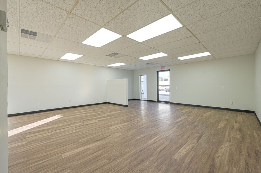 More Photos Of 3009 Epperly Dr, Oklahoma City Office For Sale