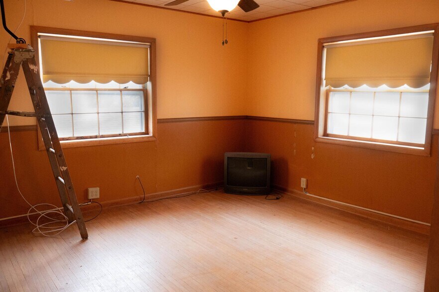 More Photos Of 501 S Topeka St, El Dorado Specialty For Sale