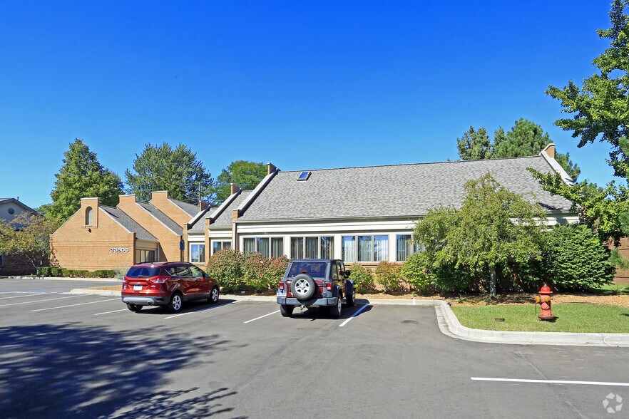 More Photos Of 33900 W 8 Mile Rd, Farmington Medical For Lease