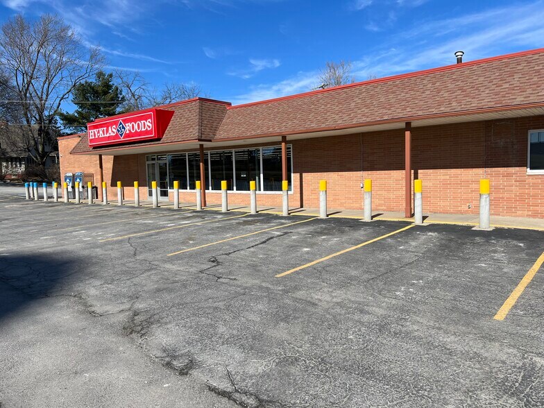 More Photos Of 205 S US Highway 169, Gower Storefront For Sale