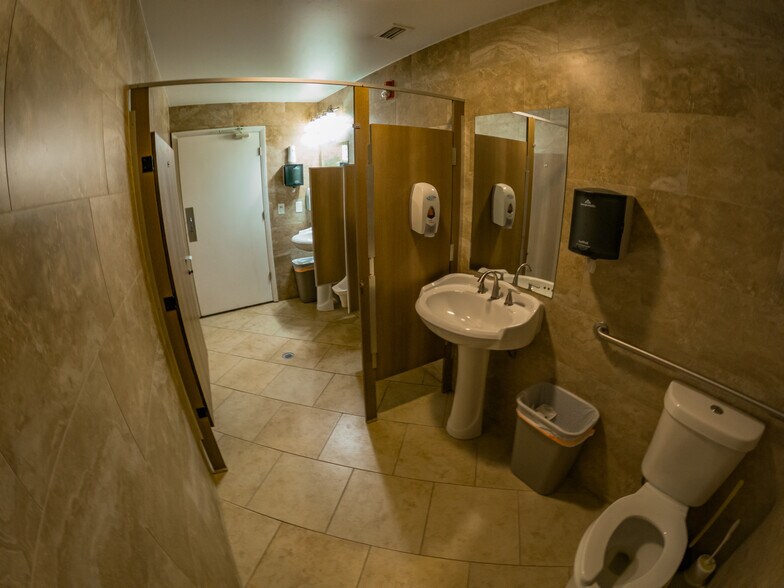 More Photos Of 1901 Leonid Rd, Jacksonville Schools For Sale