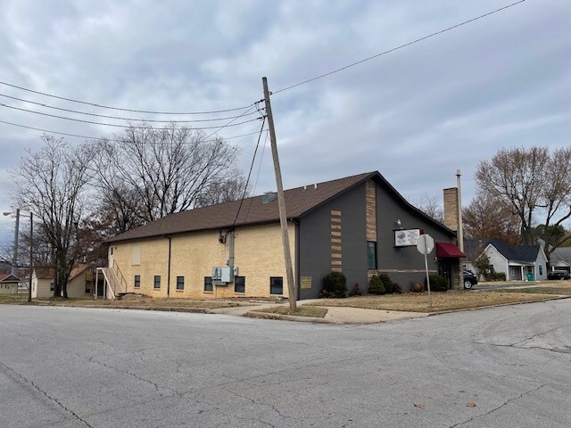 More Photos Of 901 N Prospect Ave, Springfield Freestanding For Sale