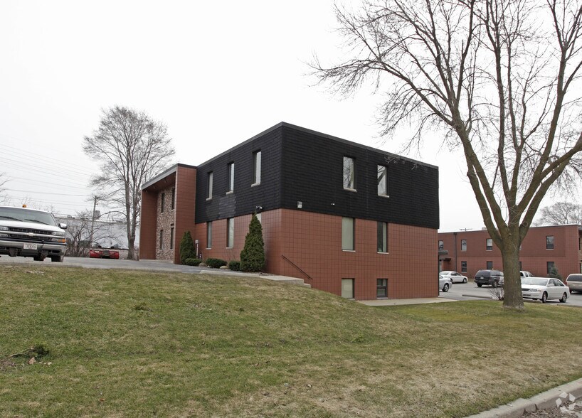 More Photos Of 10855 W Potter Rd, Milwaukee Office For Lease